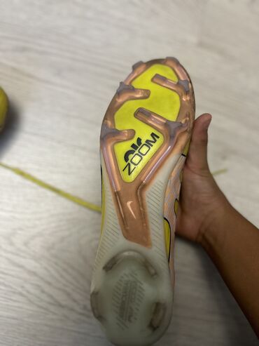 futbol ayaqqabilari nike: Bir neçe aydı alınıb Nike air zoomdu 3 defe geyinilib 115 azn