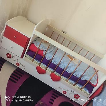 acar az: Oğlan və qız üçün, İşlənmiş, Dördbucaq, Beşik, Dəstsiz, Matrassız, Yellənmə mexanizmi ilə — 1