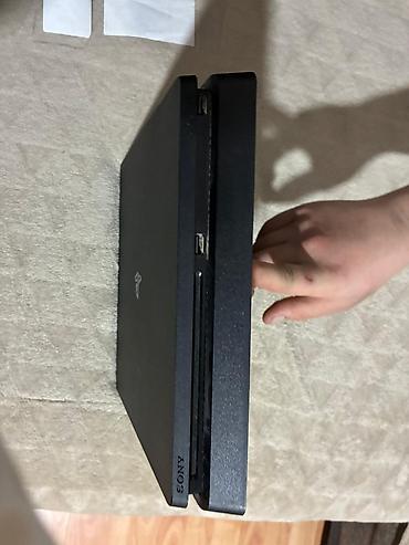 PS4 (Sony Playstation 4): Sony PlayStation 4 Slim konzola - Model: PS4 Slim (CUH serija), crna — 2