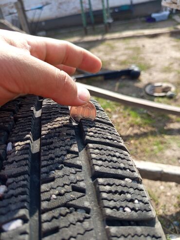 продаю в связи переездом: Шины R 15, Зима, Легковые, Maxxis