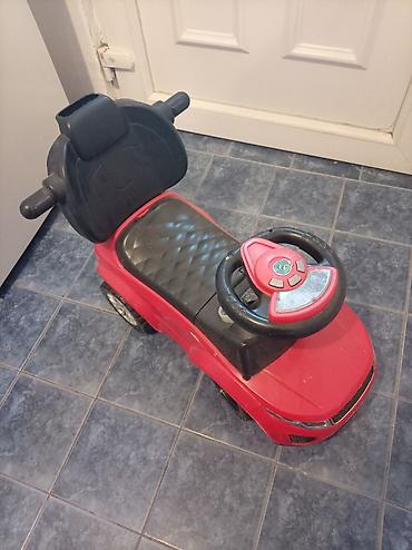 crocs sandale deca: Dečiji guralica-auto, crvene boje - Model: guralica na 4 točka — 2