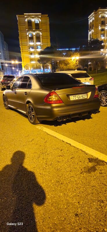 Mercedes-Benz: Mercedes‑Benz E‑Class (W211) sedan Xüsusiyyətlər: - Kuzov: sedan — 5