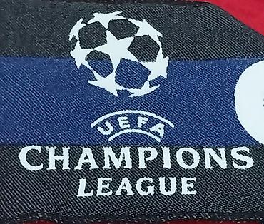 qara parça: Qarabağ futbol klubunun azərkeş şərfləri satılır. Xüsusi fərqi odur — 5