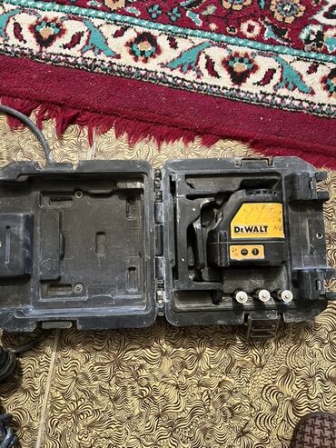 бачок: Alətlər və elektronikadan ibarət qarışıq paket 1) DeWALT lazer
