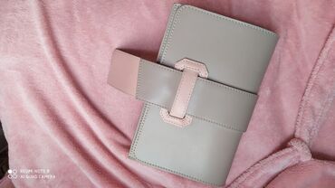 кожаный клатч: Кожаная сумка, производство Италия
Красивый нейтральный цвет