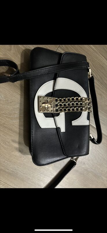 torbe b: Shoulder bag, Guess, Material: Faux leather