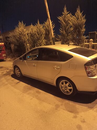 çeşqa 2 mator: Toyota Prius: 1.5 л | 2006 г. Седан
