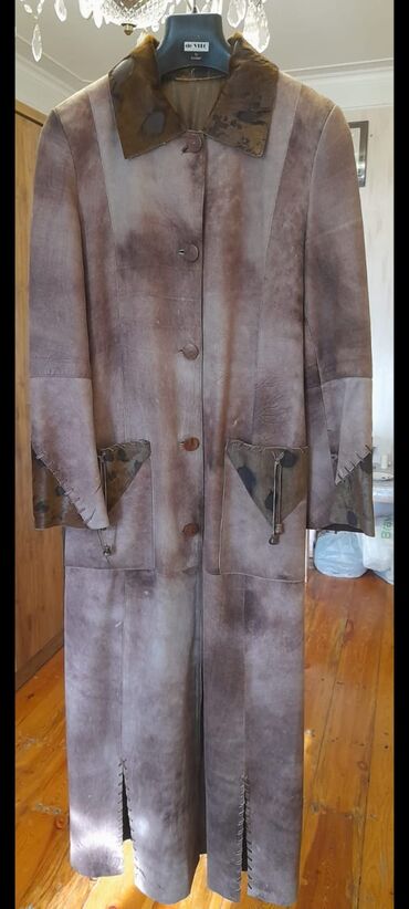 Cinslər: 4063 € alınıb. İtalia.Milan. Təmiz.Əsil.Dəri. Plaş. 2023