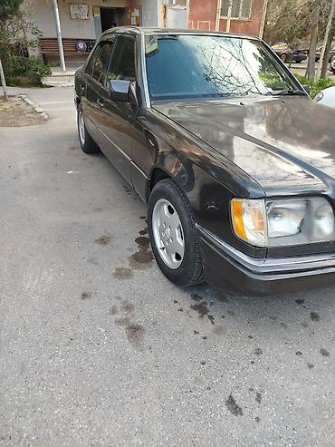 e 39: Mercedes-Benz E 220: 2.2 l | 1995 il Sedan — 4