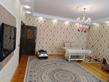 Həyət evləri və villaların satışı: Uşaq otağı və həyəti olan fərdi ev - İki mərtəbəli ağ rəngli fərdi — 26