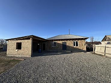 Продажа коттеджей и домов: Продаётся жилой дом с хозпостройками и просторным двором. Находится в — 1