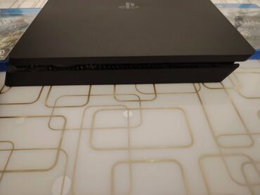 PS4 (Sony Playstation 4): PS4 + 10 IGRICA PS4, ocuvan + contoler uz 10 igrica: -Batman return — 3