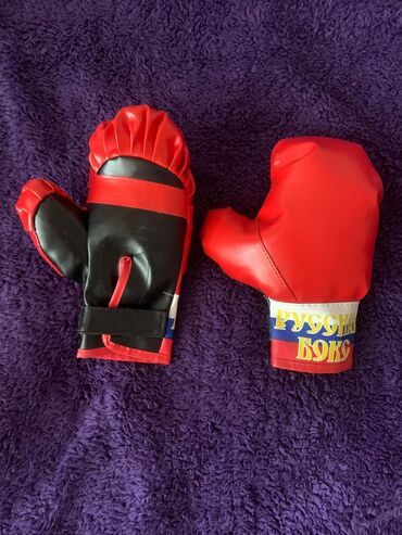 бойцовские перчатки: Мягкие боксёрские перчатки для возраста от 7 до 12 лет