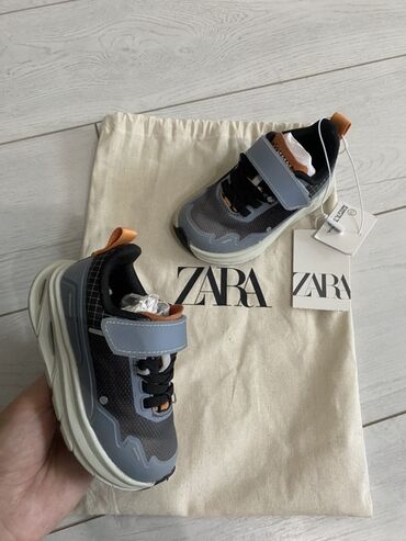 Детская обувь: Оригинал Детские кроссовки ZARA 👍🏻 1 раз надевали, размер 21 👍🏻 нам