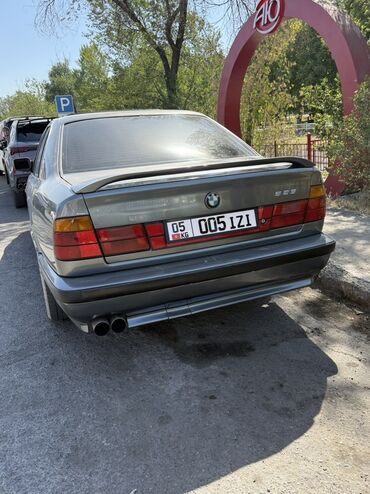 беха машина: BMW 525 (E34), седан, серый металлик. - Задний привод, классический -