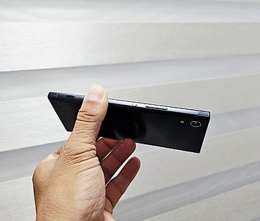 jack e4: Sony Xperia X, Б/у, 32 ГБ, цвет - Черный, 1 SIM — 2