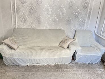 чехол на диван с креслами: Прямой диван, цвет - Белый, Б/у