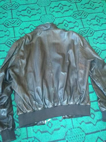 Kurtkalar: Kişi üçün kurtqa satılır. Yaxşı vəziyyətdədir. Qiyməti 45 azn. Şəhər — 13