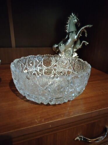 Digər dəstlər və servizlər: Kəsma şüşədən dekorativ qab dəsti - Material: qalın, şəffaf kəsma -da lalafo.az — 10 Digər dəstlər və servizlər: Kəsma şüşədən dekorativ qab dəsti - Material: qalın, şəffaf kəsma — 10
