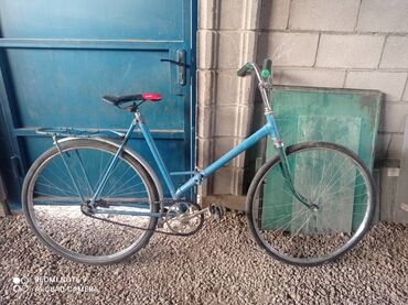 гоночный велосипед: Советский салют размер колес 28 очень лёгкий