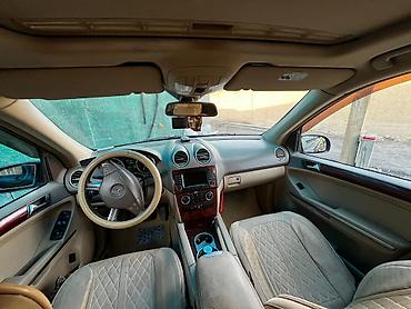 Другие детали салона: Mercedes-Benz — салон 7 мест (3 ряда). Бежевый интерьер с контрастной — 4