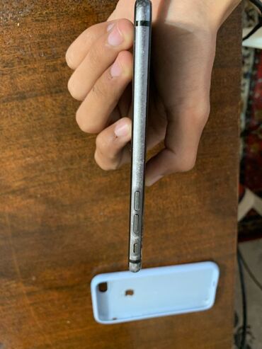 Apple iPhone: IPhone 8, Б/у, 64 ГБ, Черный, Зарядное устройство, Кабель, Чехол, 100 %