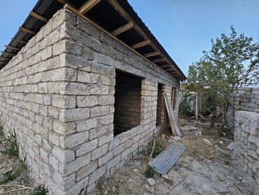 suraxanida satilan heyet evleri: Qaraçuxur qəs. 3 otaqlı, 60 kv. m, Təmirsiz