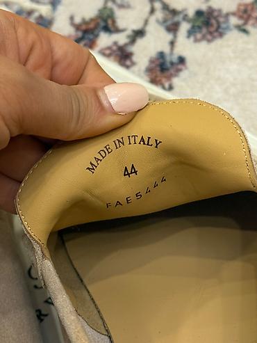 loro piano: Loro Piana summer walk. 44 yazilsada 42 e gedir.Yeni. Unvan Inqilab — 5