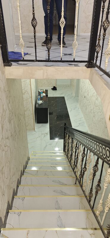 Pilləkən məhəccərləri: Obyekt: İki mərtəbəli fərdi yawayiw evi kiraye verilir Təsvir: - — 2