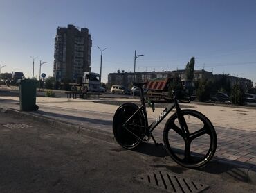 фикс бишкек: Трековый фикс-байк (single speed, без тормозов) в агрессивной