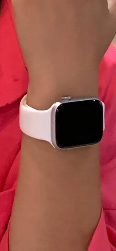apple watch 42: Продаю эппл вотчи Все работает отлично, ничего не лагает, есть