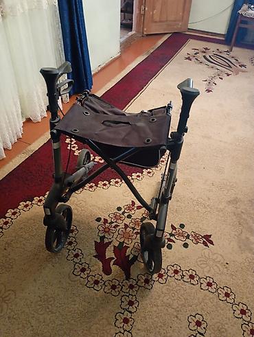 Yerimək üçün arabalar, çəliklər, əsalar, rollatorlar: Yürütmə üçün dördtəkərli rollator əla vəziyyətdədir - Yüngül — 3
