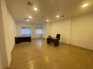 Ofislər: Nərimanov rayonunda, Ziya Bünyadov prospektində, 45 kv/m-lik obyekt — 2