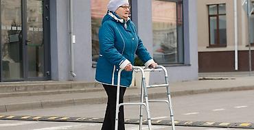 Ходунки, костыли, трости, роллаторы: Ходунки 4х опорные Устойчивая конструкция на четырёх ножках с — 4