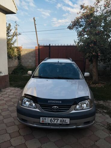 обменять автомобиль с доплатой: Toyota Avensis: 2002 г., 2 л, Механика, Бензин
