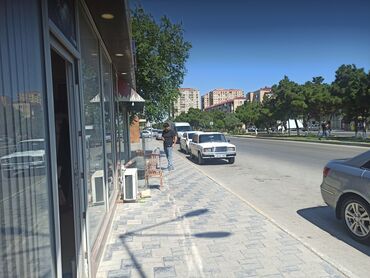 kiraye ev xacmaz: Sumqayit seheri 8 ci mikrayon astanovkanin yani tam yol kenari 20