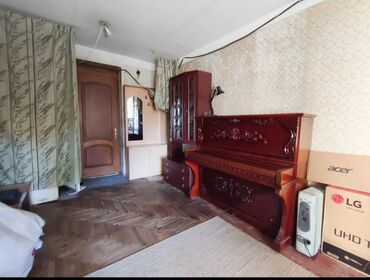 Uzunmüddətli kirayə mənzillər: Elit ticarət mərkəzin arxasında keçmiş yataqxanalarında 1 otağlı ev