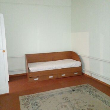 сталовый в аренду: 40 кв. м, 2 бөлмө, Балкон айнектелген, Унаа токтотуучу жай, Бассейн