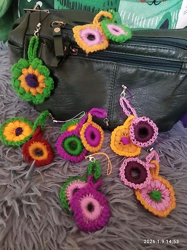 kipling monkey: Вязаные брелоки и подвески ручной работы - Ассортимент: забавные — 8