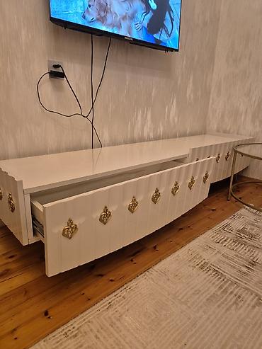 ТВ-стенды: Mdf masin boyasidir yaxsi veziyyetdedir Tvstend tecili satildigi ucun — 3