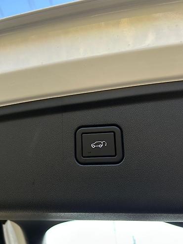 Avtomobil salonu üçün digər detallar: Unize Avtomobilin interyeri: - İkiqat panorama şüşə tavan, salonu — 28