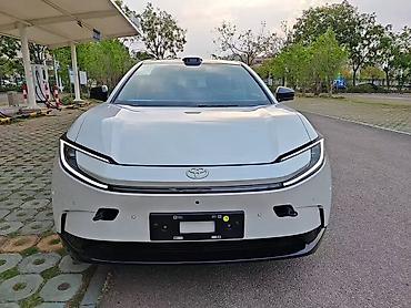 машина 2025: Toyota bZ5: 2025 г., Электромобиль, Лифтбек — 2