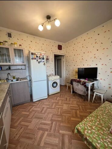 3 комнаты, 84 м², 8 этаж, Старый ремонт