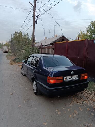 автомобиль венто: Volkswagen Vento: 1992 г., 1.8 л, Механика, Бензин, Седан