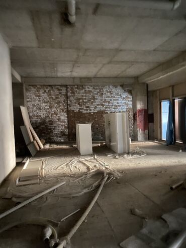 Продажа магазинов: Продаю Продажа магазинов В жилом доме, 284 м², ПСО (под самоотделку), Отдельный вход, 1 этаж — 4