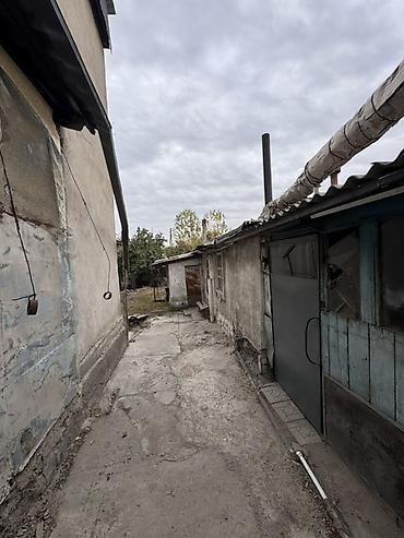 продажа домов в: Продаётся частный дом с просторным двориком и навесом. Основные — 8