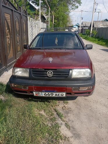 Volkswagen: Volkswagen Vento: 1.8 л, Механика, Бензин, Седан