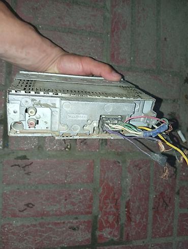 Avtoelektronika: Avtomobil maqnitofonu (arxa panel görünüşü) - Universal 1-DIN korpus — 1