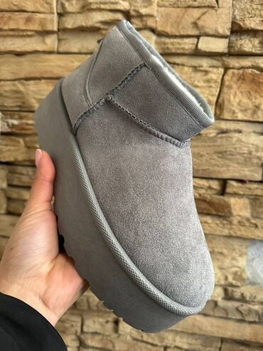 Ugg obuća: Ugg čizme — 18