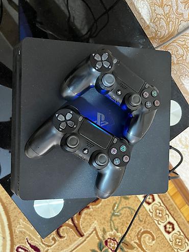 ps plus: Salam Ps4 Slim 1Tb satılır,2 pult və bütün kabellərdə qiymətə — 1